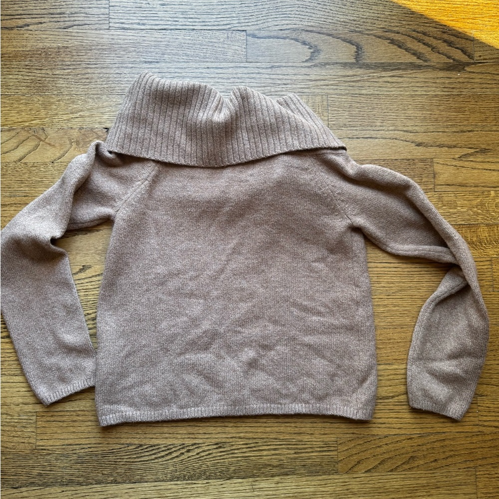 Old Navy Women Sweater size m Brown
Cotton Blend Off Shoulder Knit pullover - Picture 4 of 9